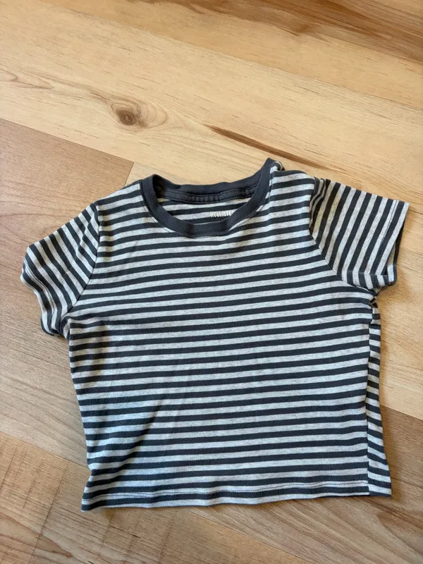 Hollister Baby Tee - Image 2