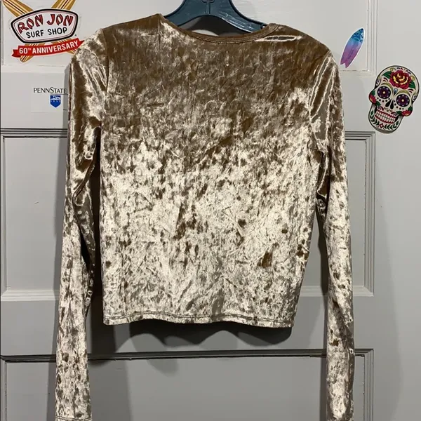 Hollister crushed velvet top small - Image 2