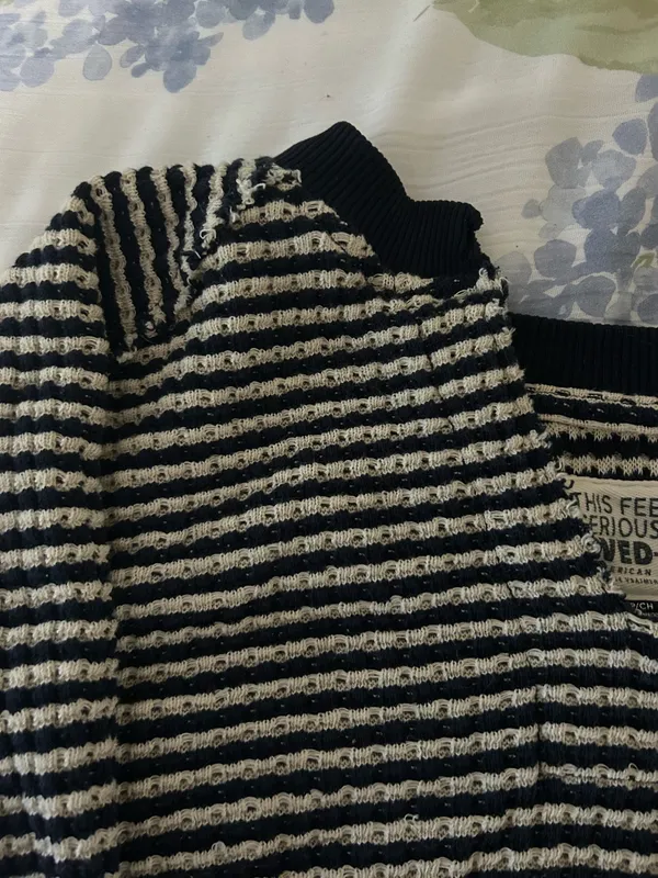 American Eagle V-Neck Oversized Navy Striped Sweater - Image 2