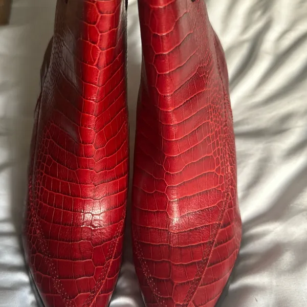 Right Bank Shoes.Red Croc - Image 4