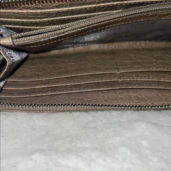 Michael‎ Kors Tan Crocodile-Embossed Wallet Luxurious Design - Image 11