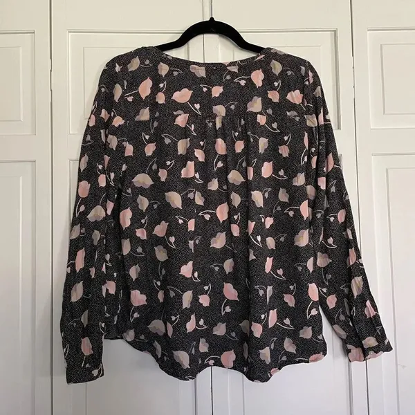 Loft black and floral long sleeve blouse size small - Image 4