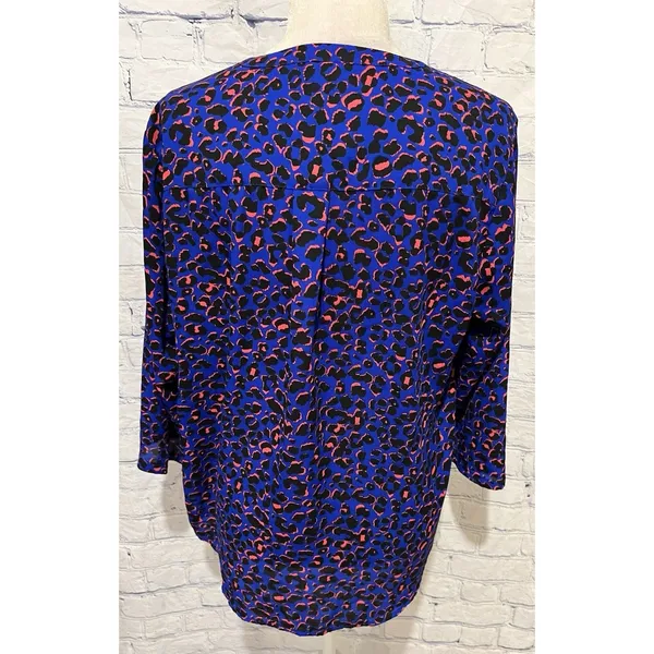Torrid Size 0 Blue Pink Cheetah Print Blouse Top Career Lightweight Large 12 - Image 5