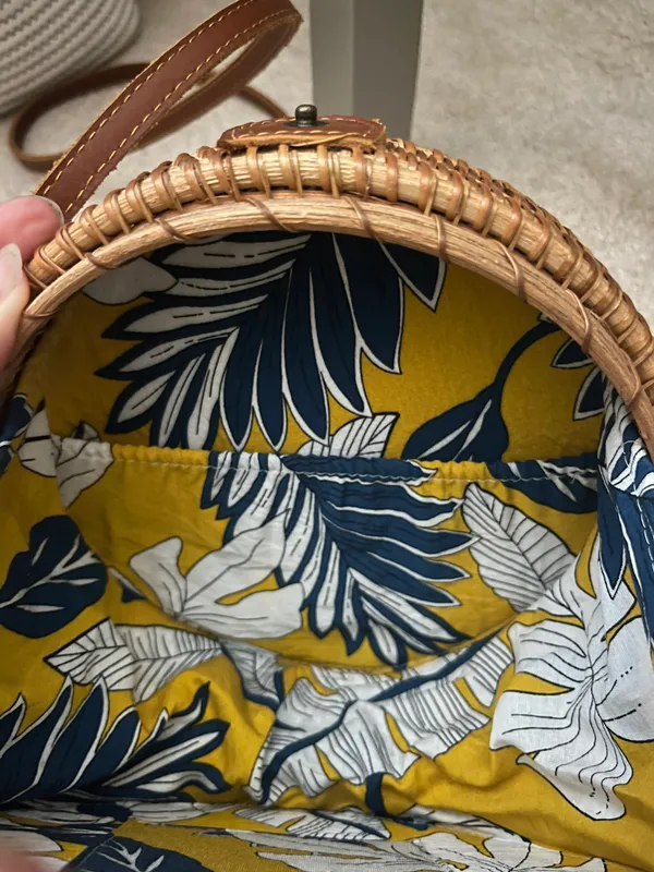 TJ Maxx Tan Round Woven Purse - Image 3