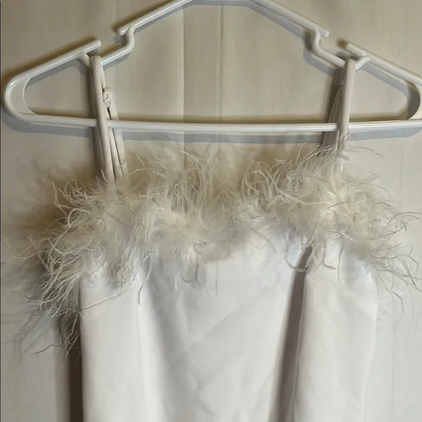 White Sleeveless Scoop Neck Dress with Faux Fur Accent Preowned - Image 7