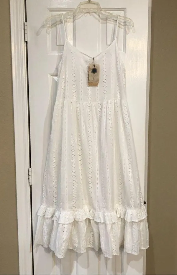 NEW Label of Love White eyelet Dress M - Image 3