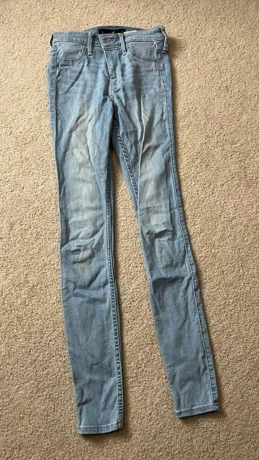 Hollister light wash jeggings - Image 2