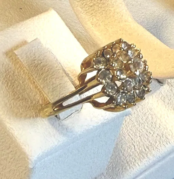 Vintage 18K HGE Rhinestone Tiered Cluster Cocktail Ring 9⁠ - Image 4