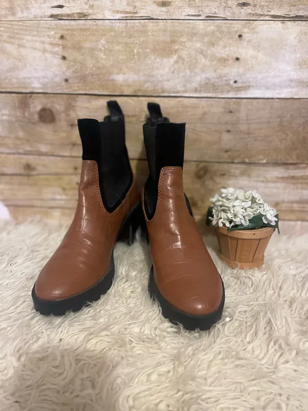 DV by Dolce Vita Natta croc Textured Chelsea Boots - Image 2