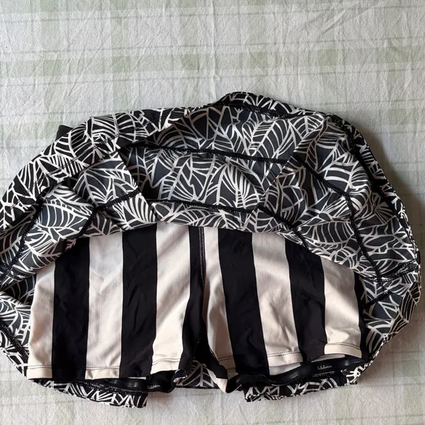 Lululemon Black and White Leaf Print Women's Skirt - Image 5