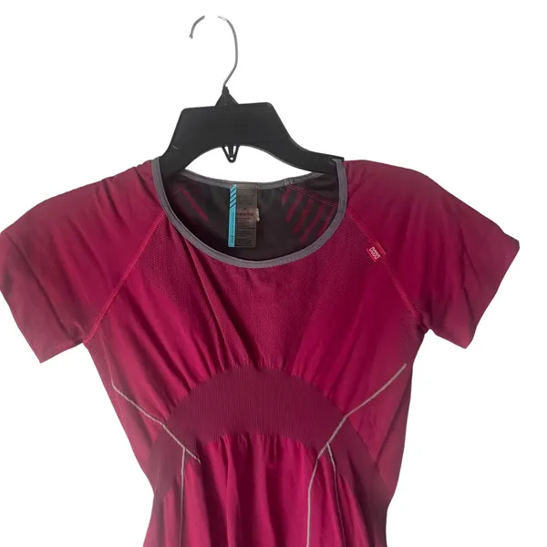 Helly Hansen Women's Size Medium Red‎ Cycling Fitted Athletic Shirt - Image 2