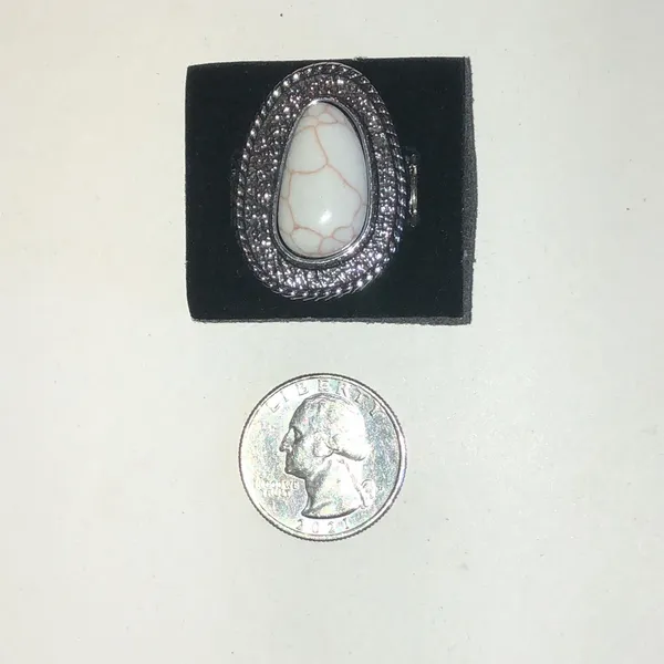 White Faux Howlite Teardrop Statement Ring - Image 3
