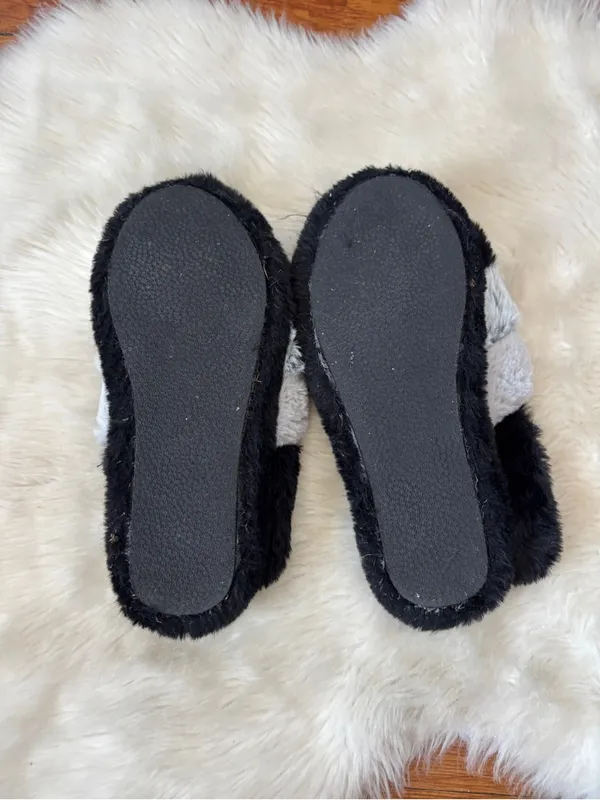Open Toe Cozy Black and Gray Faux Fur Slippers - Image 6