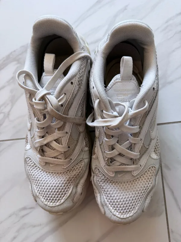 Nike Air Shoes. White size 8.5 - Image 5