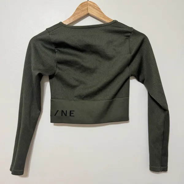 OFFLINE By Aerie Sidewalk Seamless Long Sleeve Cropped Ribbed Top Size Medium - Image 5