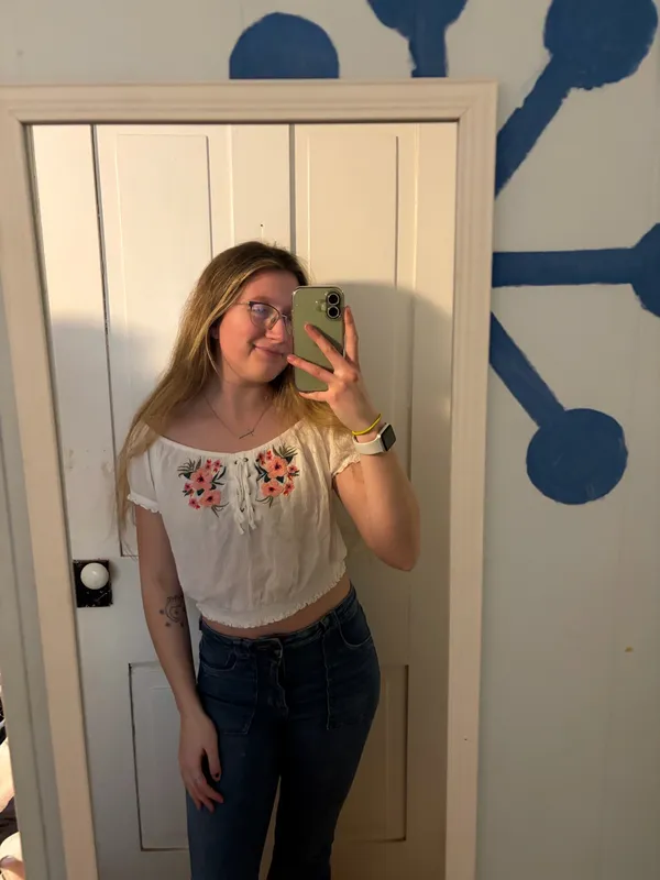 Hollister white floral shirt - Image 3