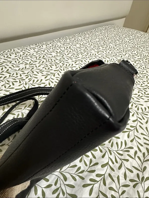 Longchamp Black Leather Shoulder Bag with Contrast Stitching - Image 9