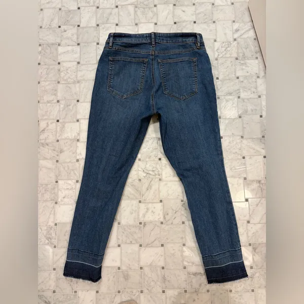 LOFT Curvy Skinny Jeans - Image 4