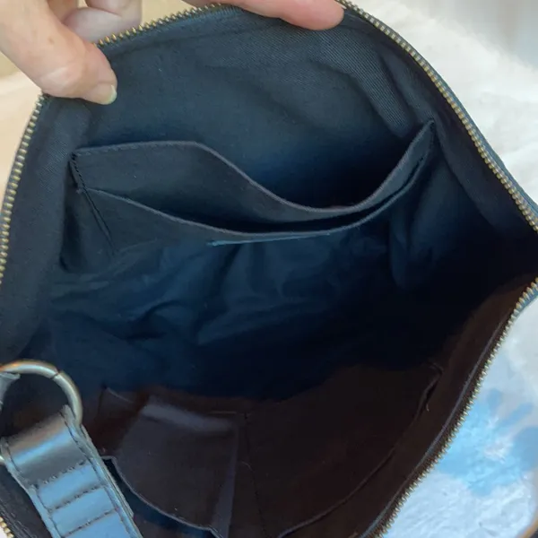 Fashionable Local and Global Sturdy Black Leather Shoulder Bag Purse - Image 7