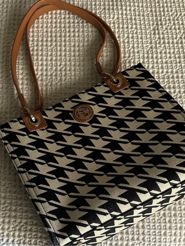 Spartina 449 Black and Cream Houndstooth Tote with Tan Handles - Image 2