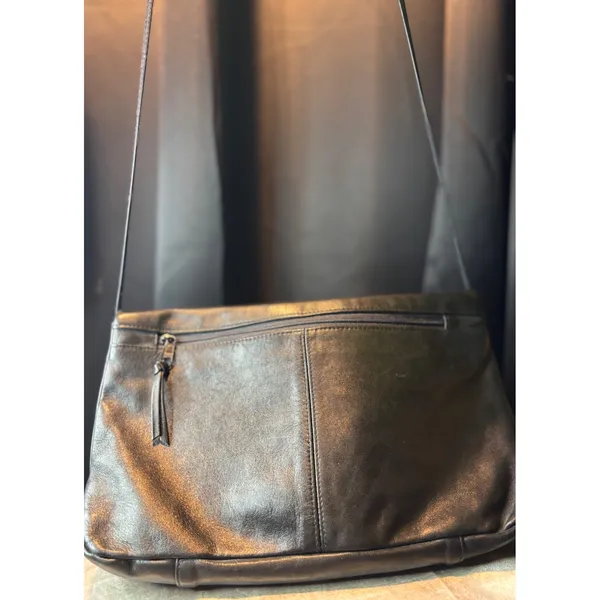 Amanda Smith Vintage Black Leather Crossbody Bag Gold Ring Accent Minimalist - Image 3