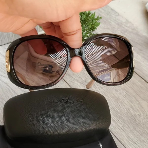 Salvatore ferragamo oversized sunglasses - Image 6