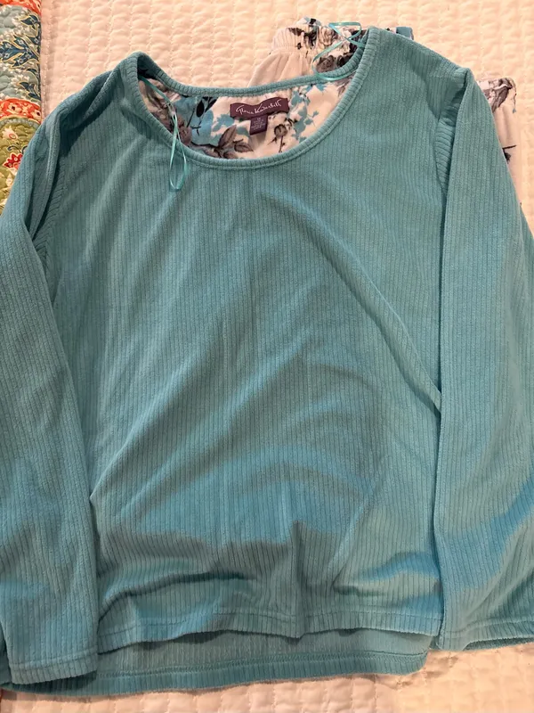 Gloria Vanderbilt Winter pajamas - Image 2