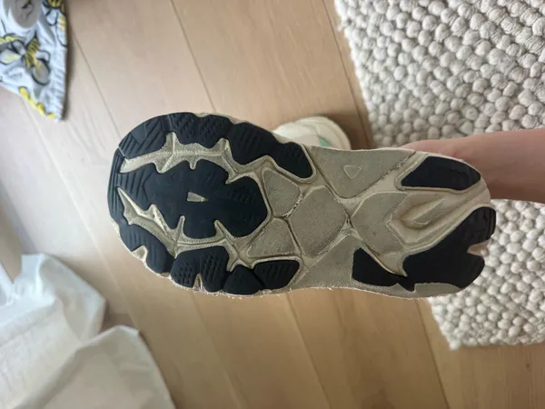 Hoka Arahi 8  - Image 6