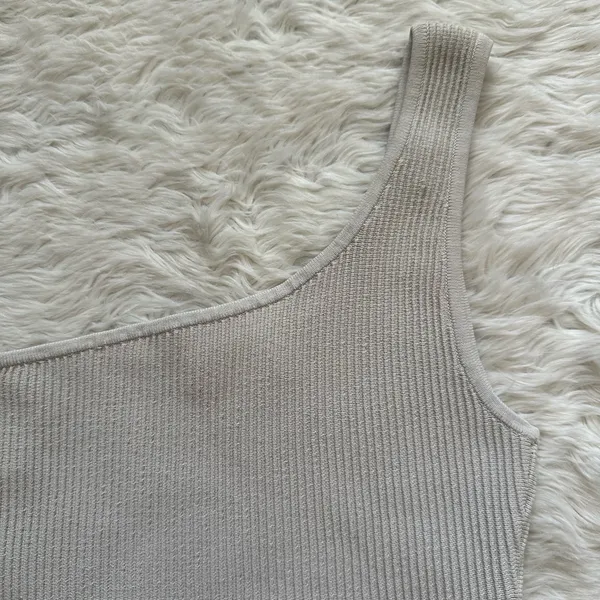 Aritzia Babaton Top Sculpt Knit One-Shoulder Cropped Tank Tight-fit Sz XS - Image 4