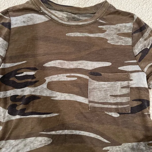 Zoe & Liv Camo T-Shirt - Image 3