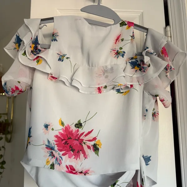 Astr the Label Off Shoulder Light Blue Floral Ruffle Wrap Tie Blouse Top Small - Image 5