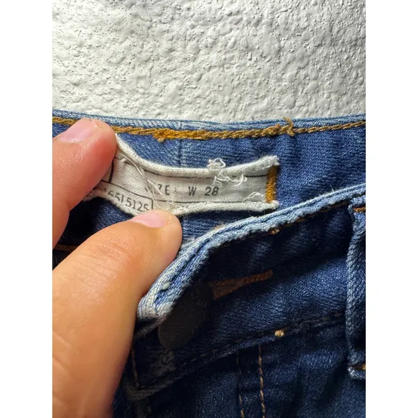 Free People Women Distressed Denim Shorts Medium Wash Raw Hem Size 28 - Image 2