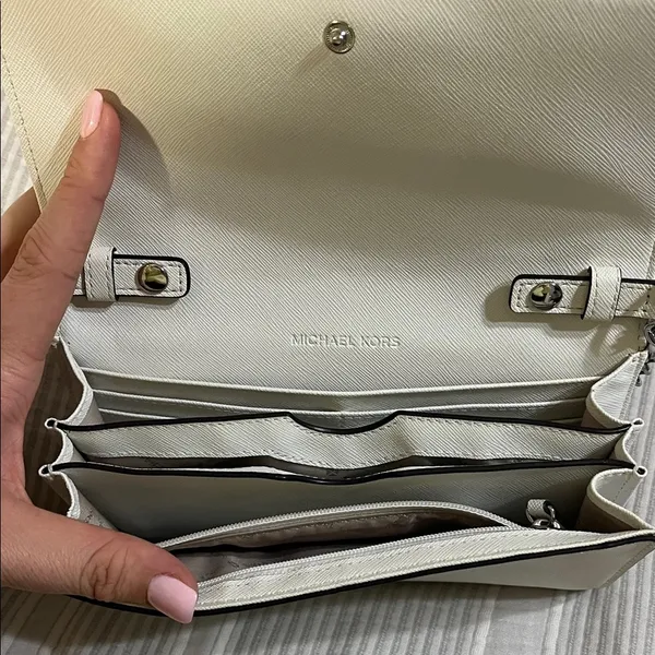 MICHAEL Michael Kors White Clutch with Chain Strap - Image 2