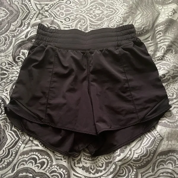 Lululemon Hotty Hot High-Rise Short 4" - Image 3