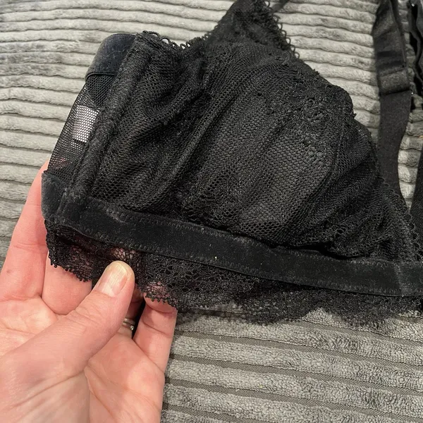 Victoria’s Secret Bralette black large velvet trim lace front Closure EUC - Image 3