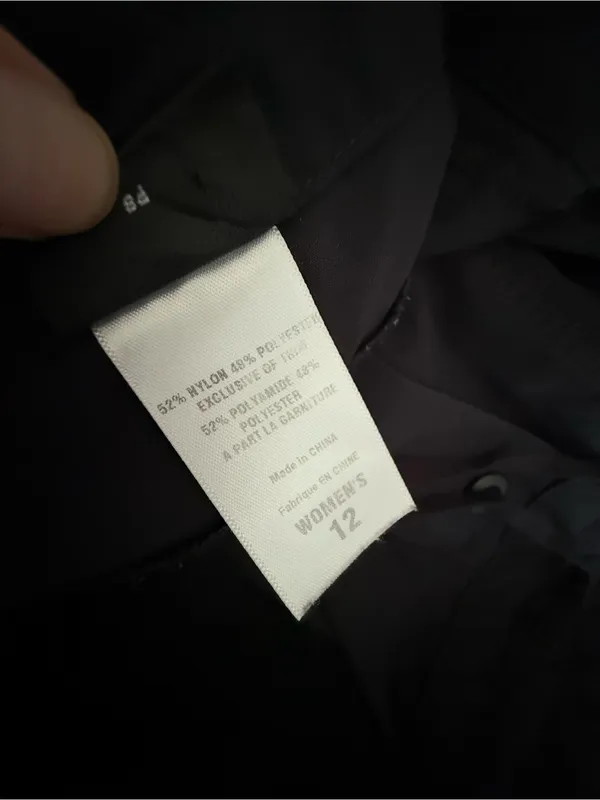 Patagonia women’s 12 Crop Pants mid rise Black outdoor hike trail - Image 5