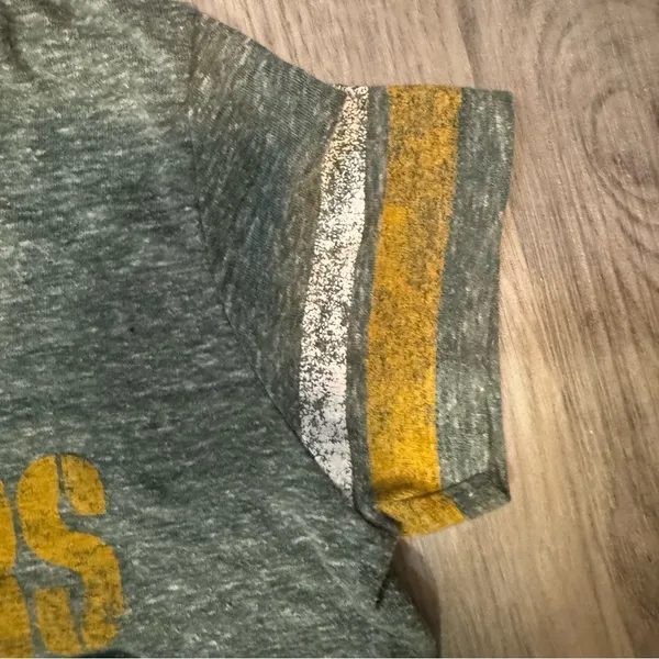 NFL Green Bay Packers Women’s Large V-Neck Fitted T-Shirt - Image 4
