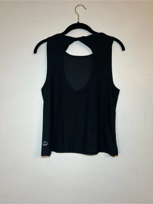 Beyond Yoga Featherweight Aquarius Black Sleeveless Twist-Back Top size small - Image 2