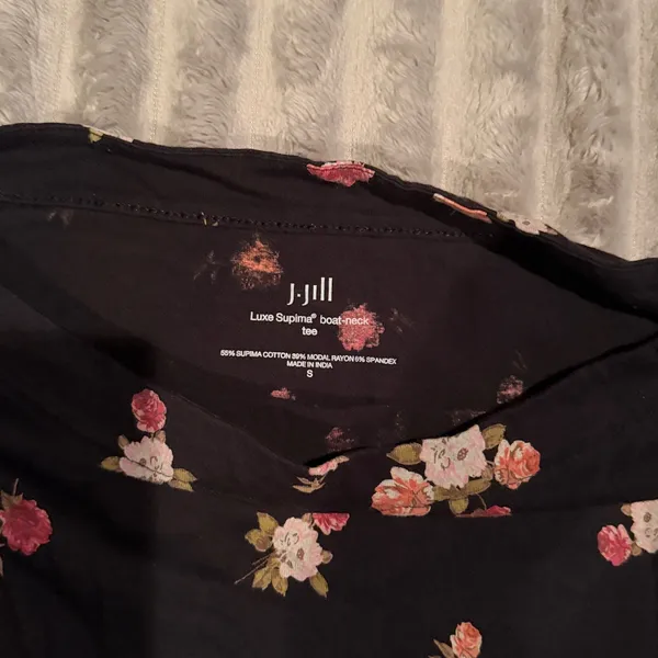 J. Jill Luxe Supima Boat-Neck‎ Tee Black Floral Rose Long Sleeve Top Small - Image 3