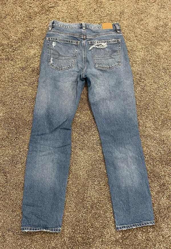 American Eagle High-Waisted Jeans - Image 2