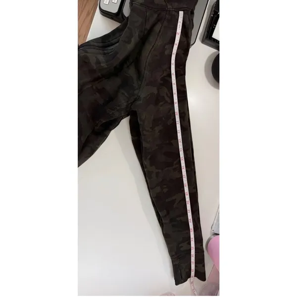Lululemon Camo Full‎ Zip Hooded Jacket Women's Size 12 Green Black Athleisure - Image 10