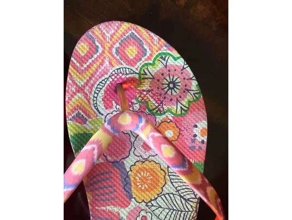 Vera Bradley Floral Pattern Pink and Orange Flip Flops Size 7-8 - Image 5