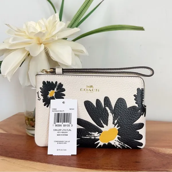 NWT Coach Corner‎ Zip Wristlet With Daisy Floral Print - Image 5