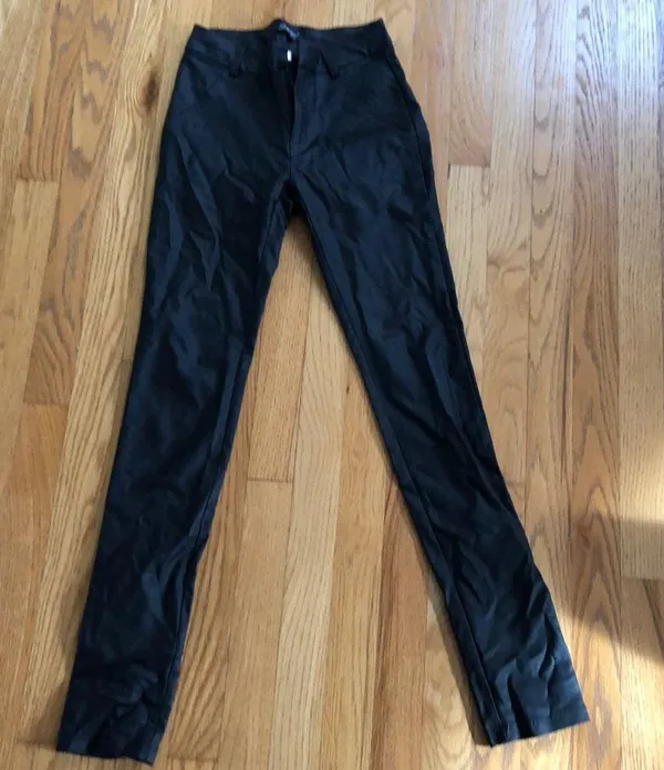 🌸 Black Tight Faux Leather Pants - Image 8