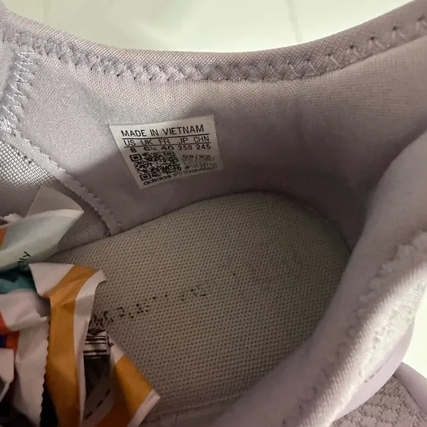 Adidas woman’s Sneakers in Soft Lavender - Image 4