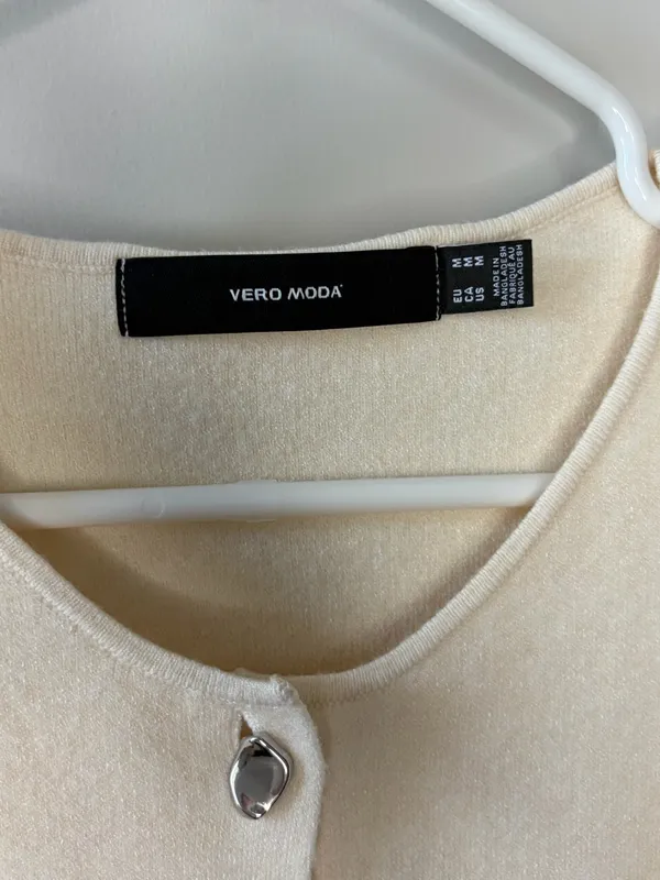 Vero Moda Off-White Knit Button front vest top. Size Medium  - Image 3