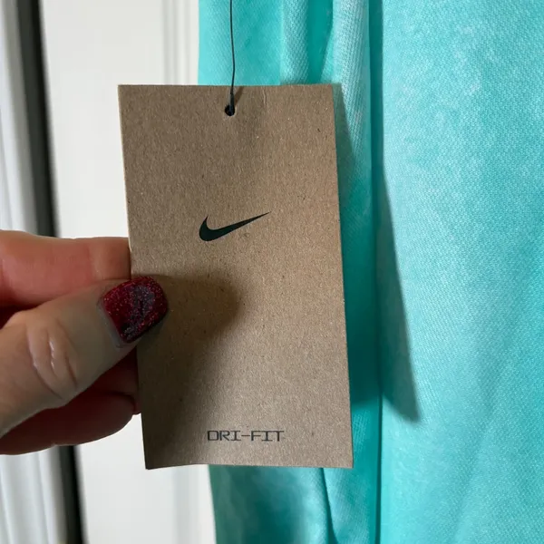 Nike Women's Victory Dri-FIT Printed NWT Size Medium Sleeveless. Light and bright! - Image 5
