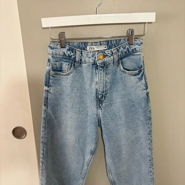Zara High Rise Straight Leg Light Wash Mom Jeans - Image 3