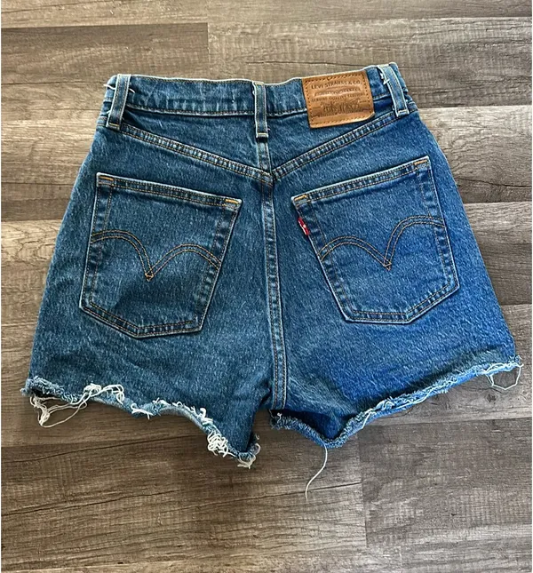 Levi’s Ribcage Shorts Denim High-Rise - Image 2