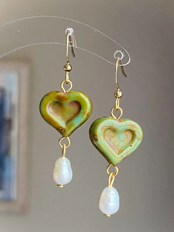Handmade unique quality Czech glass heart bead fairy boho vintage retro style earrings🌿✨ - Image 3